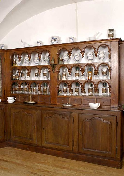 Apothicairerie : façade centrale. © Michel Thierry / Région Bourgogne-Franche-Comté, Inventaire du patrimoine - 2004