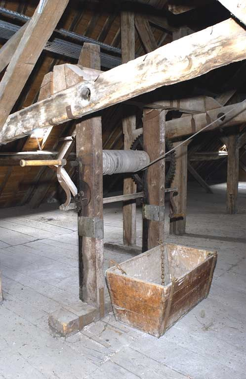 Grenier de l'aile gauche, instrument de levage du linge à sécher. © Michel Thierry / Région Bourgogne-Franche-Comté, Inventaire du patrimoine - 2004