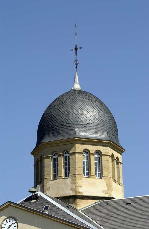 Détail de la coupole sur l'avant-corps central. © Michel Thierry / Région Bourgogne-Franche-Comté, Inventaire du patrimoine - 2004