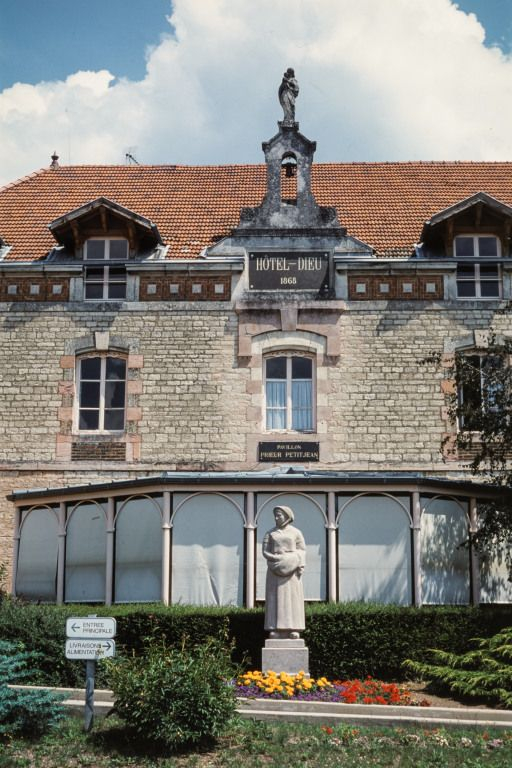 Façade antérieure, pavillon Prieur Petitjean. © Michel Rosso / Région Bourgogne-Franche-Comté, Inventaire du patrimoine - 2004