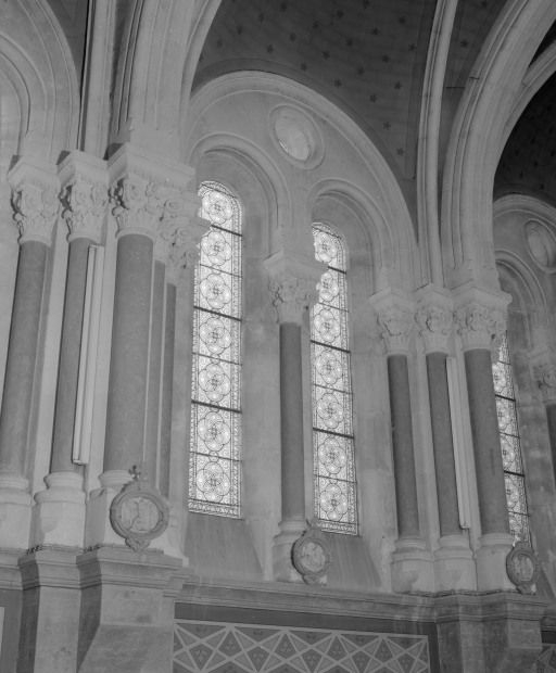 Chapelle, détail d'une baie du bas-côté gauche. © Michel Rosso / Région Bourgogne-Franche-Comté, Inventaire du patrimoine - 2004