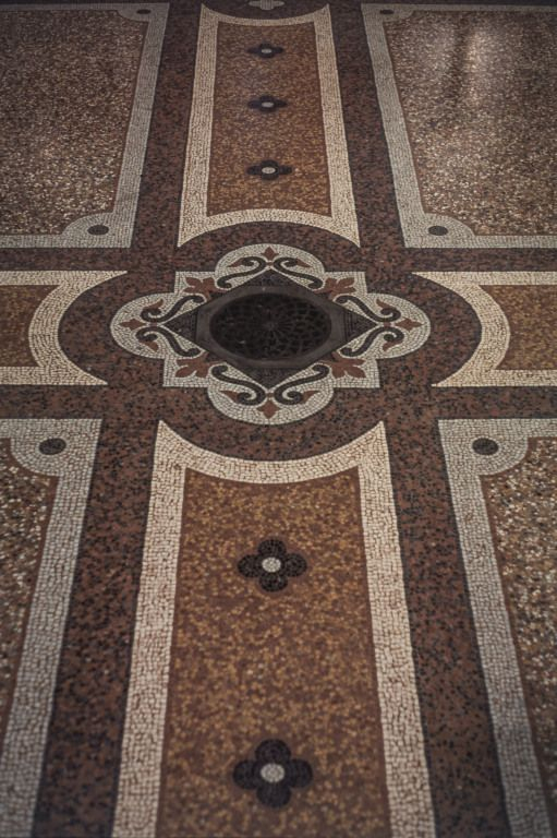 Chapelle, mosaïque néo-romane du sol de la nef. © Michel Rosso / Région Bourgogne-Franche-Comté, Inventaire du patrimoine - 2004