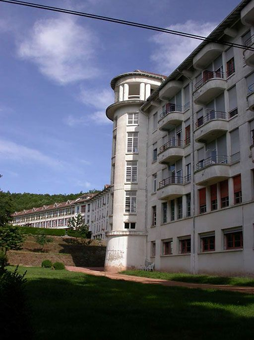 Vue générale de l'aile de soins et de cure. © Sylvie Le Clech / Région Bourgogne-Franche-Comté, Inventaire du patrimoine - 2004