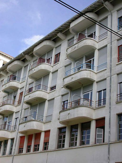 Détail des balcons de l'aile des soins. © Sylvie Le Clech / Région Bourgogne-Franche-Comté, Inventaire du patrimoine - 2004