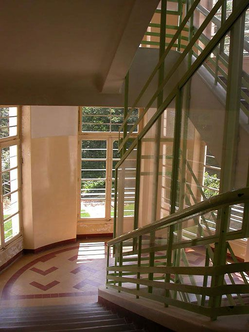 Aile des soins : vue intérieure de l'escalier. © Sylvie Le Clech / Région Bourgogne-Franche-Comté, Inventaire du patrimoine - 2004