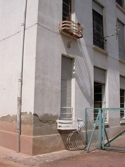 Aile des soins médicaux : détail des garde-corps. © Sylvie Le Clech / Région Bourgogne-Franche-Comté, Inventaire du patrimoine - 2004