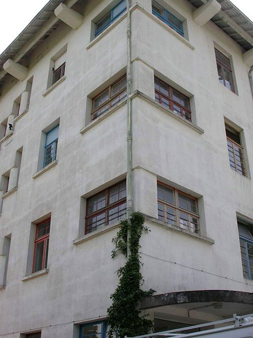 Aile des soins médicaux : détail des fenêtres. © Sylvie Le Clech / Région Bourgogne-Franche-Comté, Inventaire du patrimoine - 2004