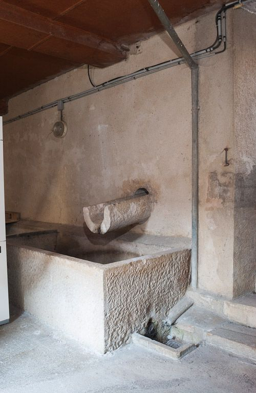 Corps de bâtiment transversal : buanderie à l'étage de soubassement. © Michel Thierry / Région Bourgogne-Franche-Comté, Inventaire du patrimoine - 2005