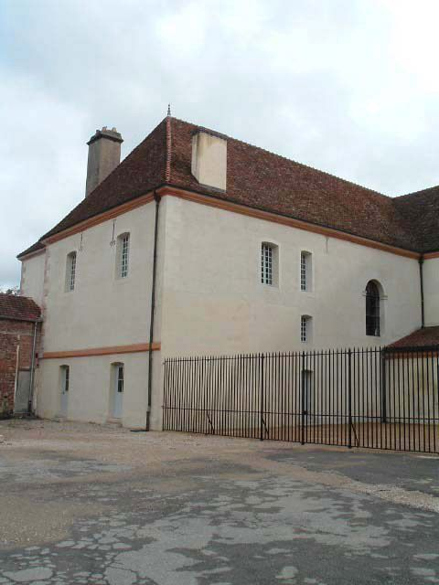 Vue partielle de la façade postérieure de l'ancien hôtel-Dieu, aile Est, après restauration F. Didier ACMH, © Sylvie Le Clech / Région Bourgogne-Franche-Comté, Inventaire du patrimoine - 2005