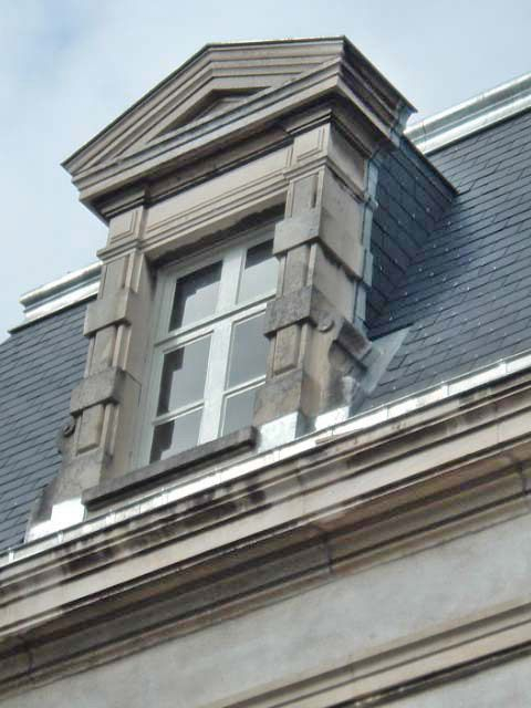 Vue de détail d'une lucarne. © Sylvie Le Clech-Charton / Région Bourgogne-Franche-Comté, Inventaire du patrimoine - 2005