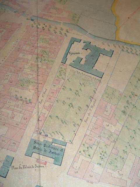 Vue de détail du cadastre, bâtiments de l'hôpital, 1845, section B dite de la ville. © Sylvie Le Clech-Charton / Région Bourgogne-Franche-Comté, Inventaire du patrimoine - 2005