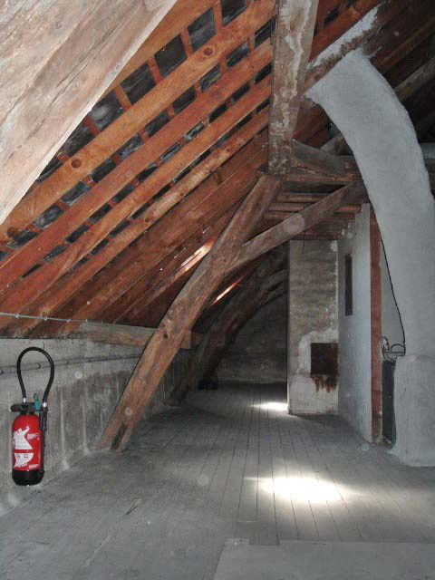 Vue intérieure des pannes de la charpente, comble. © Sylvie Le Clech / Région Bourgogne-Franche-Comté, Inventaire du patrimoine - 2005