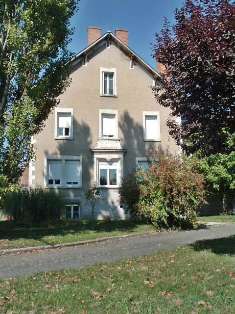 Vue d'ensemble de la façade latérale du bâtiment d'origine, depuis le jardin. © Sylvie Le Clech / Région Bourgogne-Franche-Comté, Inventaire du patrimoine - 2005
