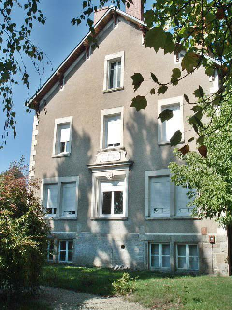 Vue rapprochée de la façade latérale du bâtiment d'origine. © Sylvie Le Clech / Région Bourgogne-Franche-Comté, Inventaire du patrimoine - 2005