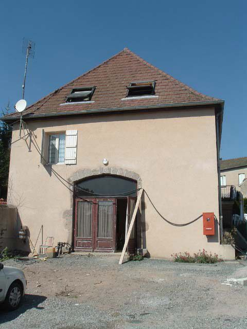 Vue d'ensemble du bâtiment des communs. © Sylvie Le Clech / Région Bourgogne-Franche-Comté, Inventaire du patrimoine - 2005