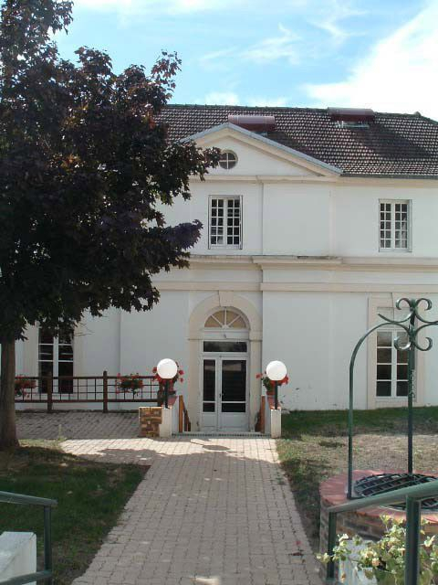 Bâtiment Dalivert (1781-1784), vue partielle de la façade antérieure, avant-corps central. © Sylvie Le Clech / Région Bourgogne-Franche-Comté, Inventaire du patrimoine - 2005