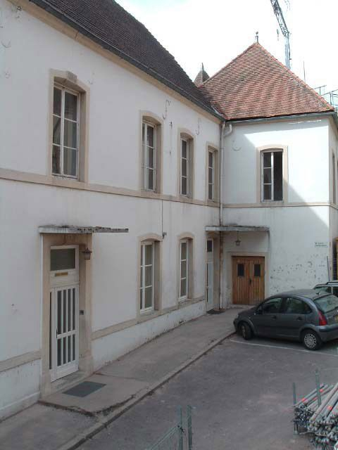 Bâtiment Caristie (vers 1752), vue partielle latérale de la façade antérieure. © Sylvie Le Clech / Région Bourgogne-Franche-Comté, Inventaire du patrimoine - 2005
