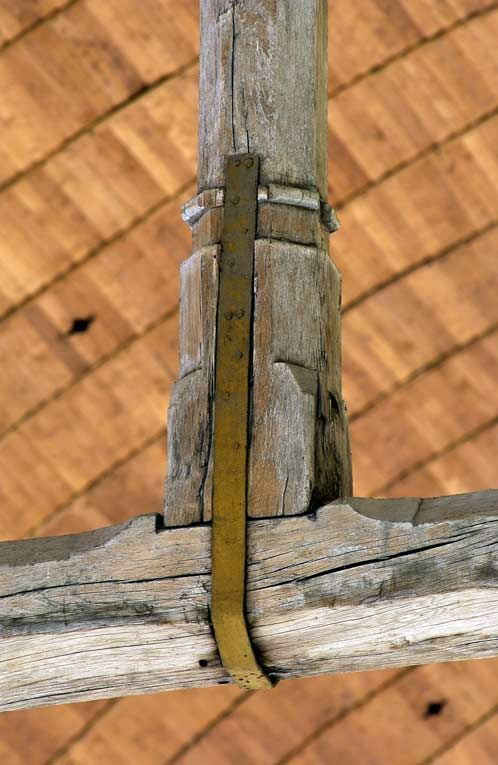 Ancienne salle des malades : poinçon de la charpente. © Michel Thierry / Région Bourgogne-Franche-Comté, Inventaire du patrimoine - 2005