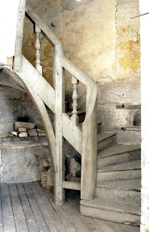 Escalier de la sacristie : limon, balustre et 1ère volée. © Michel Thierry / Région Bourgogne-Franche-Comté, Inventaire du patrimoine - 2005