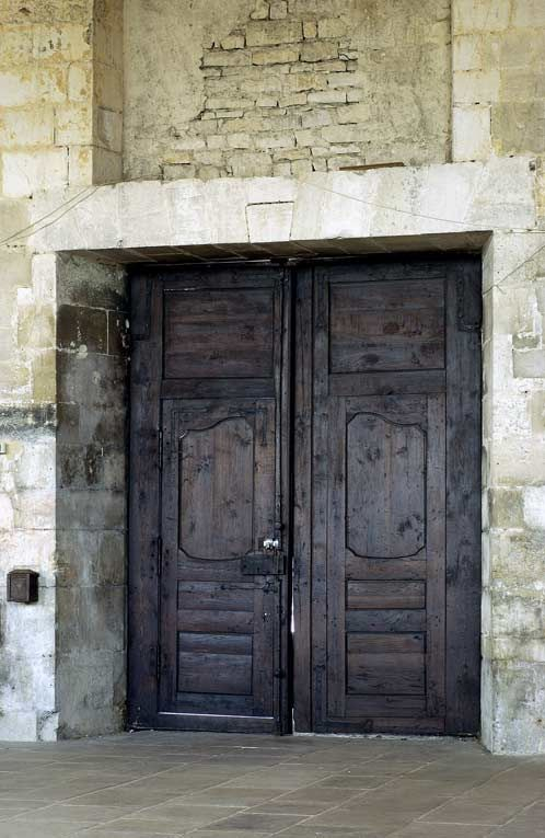 Revers de la porte monumentale sud. © Michel Thierry / Région Bourgogne-Franche-Comté, Inventaire du patrimoine - 2005