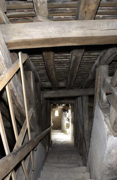 Montée d'escalier conduisant à la charpente. © Michel Thierry / Région Bourgogne-Franche-Comté, Inventaire du patrimoine - 2005