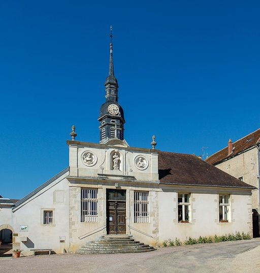 Façade sur rue : vue partielle (ancienne salle des hommes devenue chapelle). © Michel Thierry / Région Bourgogne-Franche-Comté, Inventaire du patrimoine - 2006
