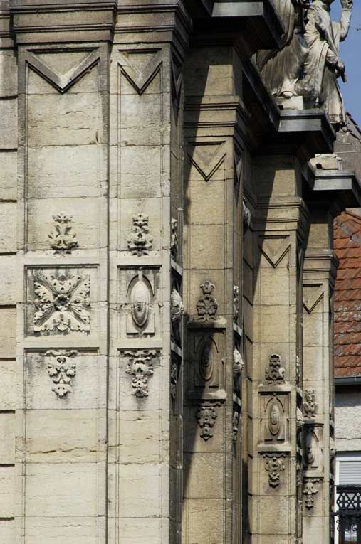 Mur de croupe de l'aile droite, détail. © Michel Thierry / Région Bourgogne-Franche-Comté, Inventaire du patrimoine - 2006