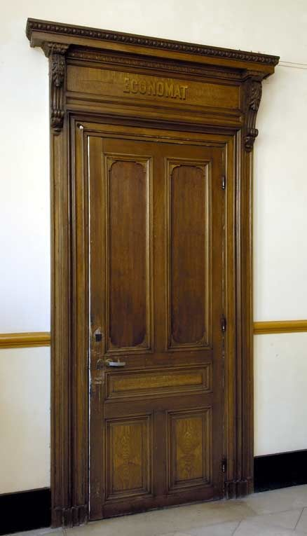 Vestibule de la chapelle, ancienne porte de l'économat. © Michel Thierry / Région Bourgogne-Franche-Comté, Inventaire du patrimoine - 2006