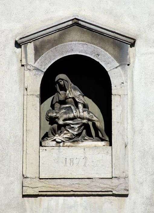 Niche de la façade rue des Petites-Casernes. © Michel Thierry / Région Bourgogne-Franche-Comté, Inventaire du patrimoine - 2006