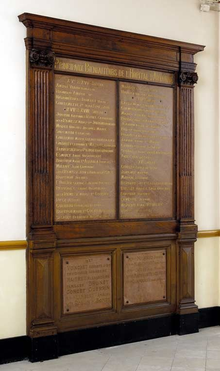 Listes des principaux bienfaiteurs de l'hôpital. © Michel Thierry / Région Bourgogne-Franche-Comté, Inventaire du patrimoine - 2006