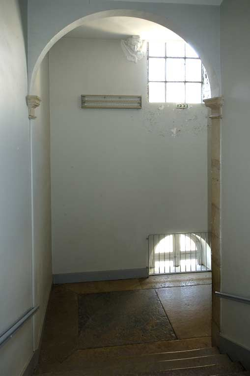 Palier de l'escalier de la galerie donnant sur la cour antérieure. © Michel Thierry / Région Bourgogne-Franche-Comté, Inventaire du patrimoine - 2006