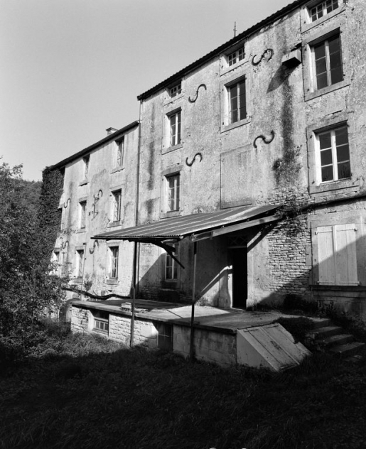 Les bâtiments principaux. Elévations postérieures. © Jean-Luc Duthu / Région Bourgogne-Franche-Comté, Inventaire du patrimoine - 2006