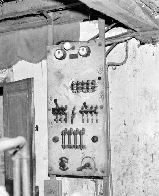 Rez-de-chaussée. Tableau électrique. © Jean-Luc Duthu / Région Bourgogne-Franche-Comté, Inventaire du patrimoine - 2006