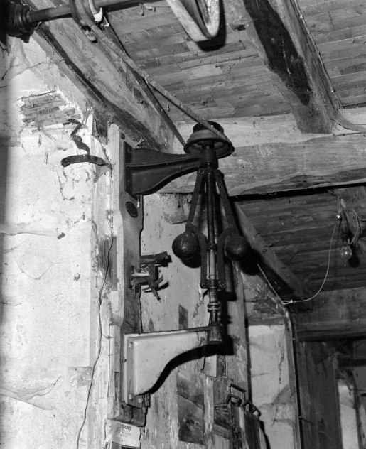 1er étage. Régulateur. © Jean-Luc Duthu / Région Bourgogne-Franche-Comté, Inventaire du patrimoine - 2006