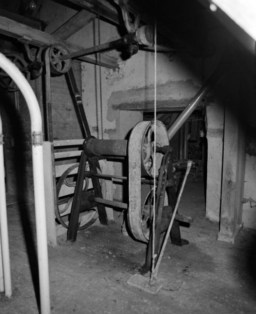 Comble à surcroît. Monte-sacs. © Jean-Luc Duthu / Région Bourgogne-Franche-Comté, Inventaire du patrimoine - 2006
