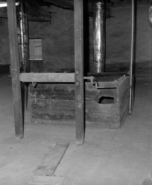 Vue d'ensemble, de la machinerie pour le linge, se trouvant dans les combles. © Jean-Luc Duthu / Région Bourgogne-Franche-Comté, Inventaire du patrimoine - 2006