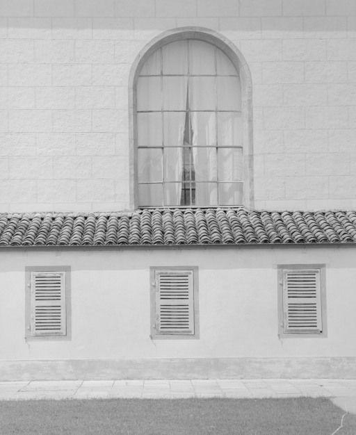 Façade de la salle des femmes, détail d'une fenêtre. © Jean-Luc Duthu / Région Bourgogne-Franche-Comté, Inventaire du patrimoine - 2006