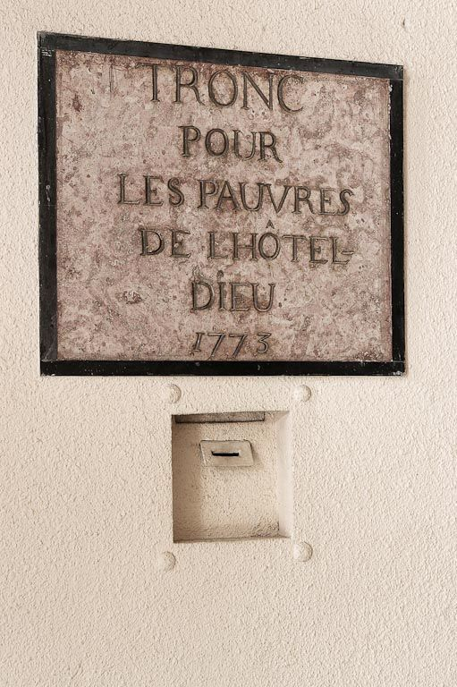 Vestibule, détail du tronc des pauvres. © Bruno François / Région Bourgogne-Franche-Comté, Inventaire du patrimoine - 2007