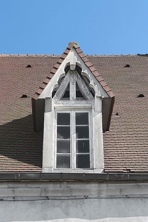 Corps de logis du 16e siècle : lucarne. © Thierry Kuntz / Région Bourgogne-Franche-Comté, Inventaire du patrimoine - 2008