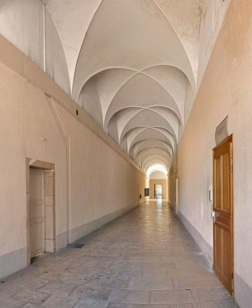 Couloir sud-est du rez-de-chaussée. © Pierre-Marie Barbe-Richaud / Région Bourgogne-Franche-Comté, Inventaire du patrimoine - 2008