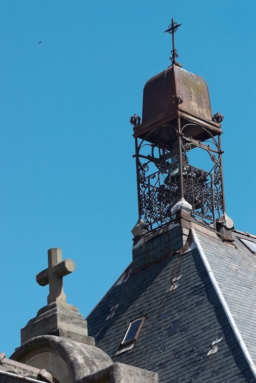 Campanile et croix du fronton de la chapelle. © Pierre-Marie Barbe-Richaud / Région Bourgogne-Franche-Comté, Inventaire du patrimoine - 2008