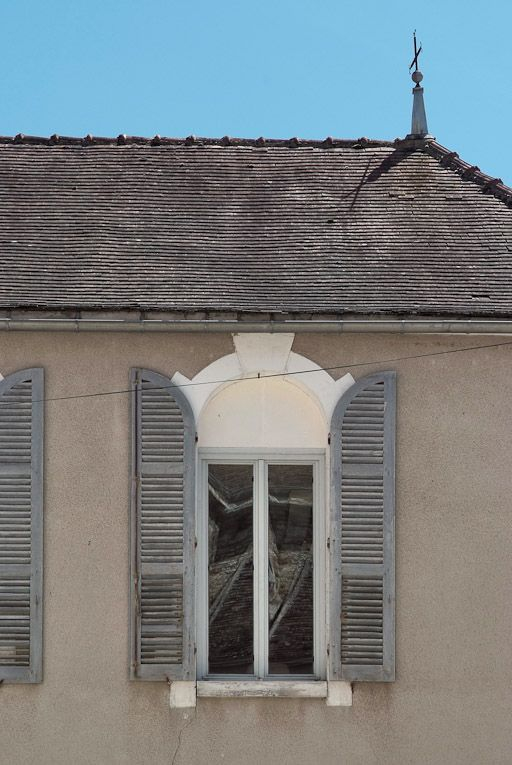Corps de bâtiment est, ancienne fenêtre de la chapelle. © Pierre-Marie Barbe-Richaud / Région Bourgogne-Franche-Comté, Inventaire du patrimoine - 2008