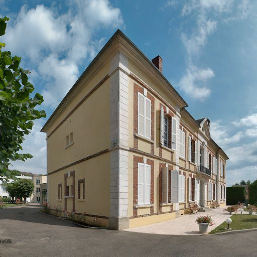 Elévations gauche et antérieure du bâtiment principal. © Pierre-Marie Barbe-Richaud / Région Bourgogne-Franche-Comté, Inventaire du patrimoine - 2008