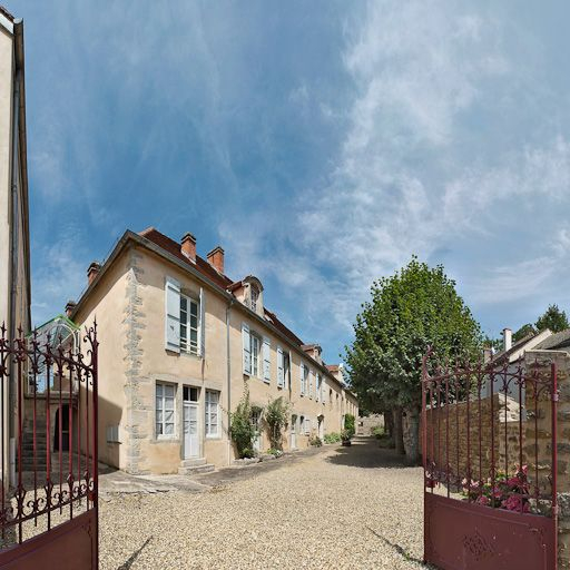 Façade antérieure de l'ancien hôpital. © Pierre-Marie Barbe-Richaud / Région Bourgogne-Franche-Comté, Inventaire du patrimoine - 2009