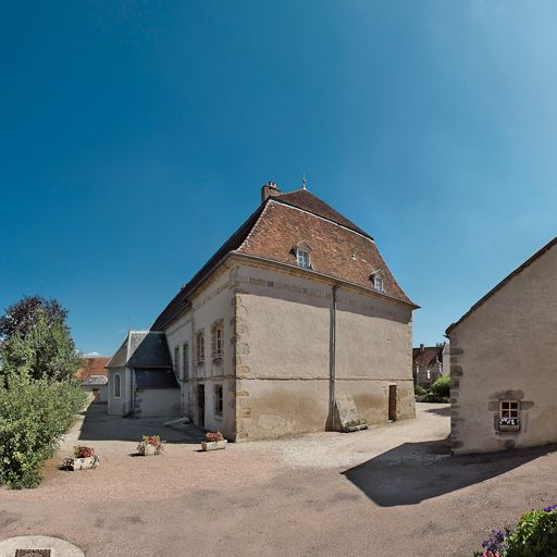 Façades postérieure et gauche (sud) du bâtiment principal. © Pierre-Marie Barbe-Richaud / Région Bourgogne-Franche-Comté, Inventaire du patrimoine - 2009