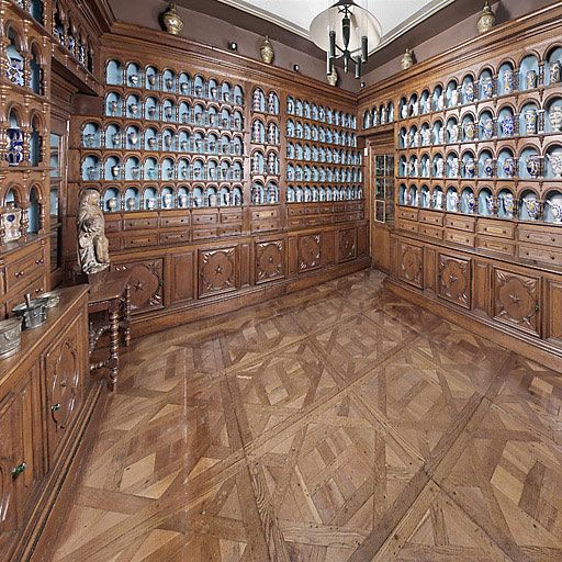 Pharmacie, réserve. © Thierry Kuntz / Région Bourgogne-Franche-Comté, Inventaire du patrimoine - 2009