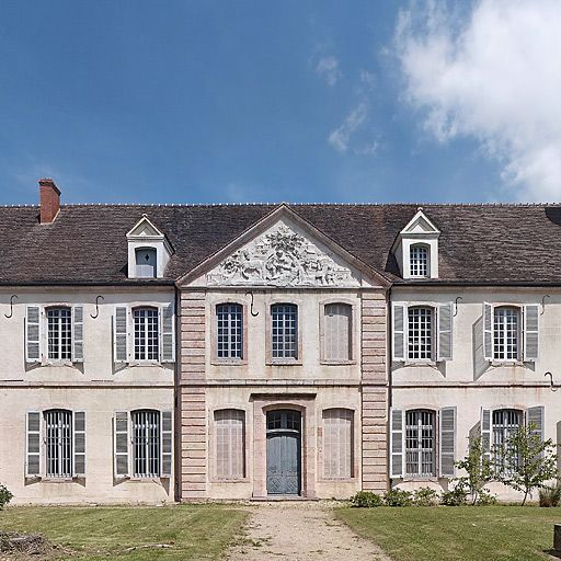 Avant-corps central de l'élévation ouest de l'aile gauche (ouest). © Thierry Kuntz / Région Bourgogne-Franche-Comté, Inventaire du patrimoine - 2009