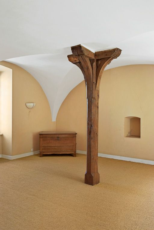 Salle du corps de bâtiment en retour sur l'aile ouest du côté de la cour de service. © Pierre-Marie Barbe-Richaud / Région Bourgogne-Franche-Comté, Inventaire du patrimoine - 2009