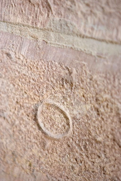 Marque de tâcheron de l'arrière cuisine. © Pierre-Marie Barbe-Richaud / Région Bourgogne-Franche-Comté, Inventaire du patrimoine - 2009