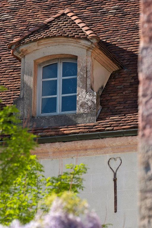 Détail de la toiture : lucarne. © Pierre-Marie Barbe-Richaud / Région Bourgogne-Franche-Comté, Inventaire du patrimoine - 2009